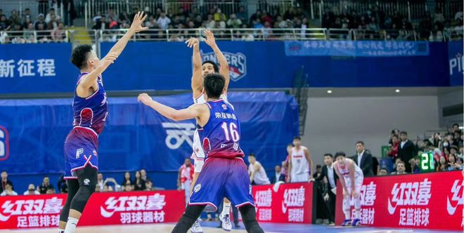 米兰体育官网-关键封盖：李磊封堵上海队最后一攻，场面沸腾！的简单介绍