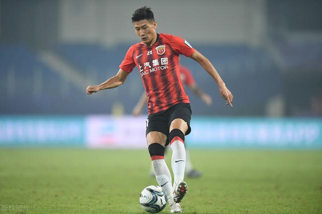 关键封盖：李磊封堵上海队最后一攻，场面沸腾！的简单介绍